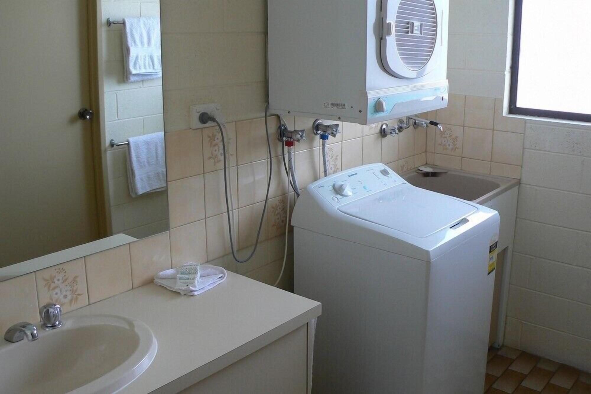 Allambi Holiday Apartments Lakes Entrance Exterior photo