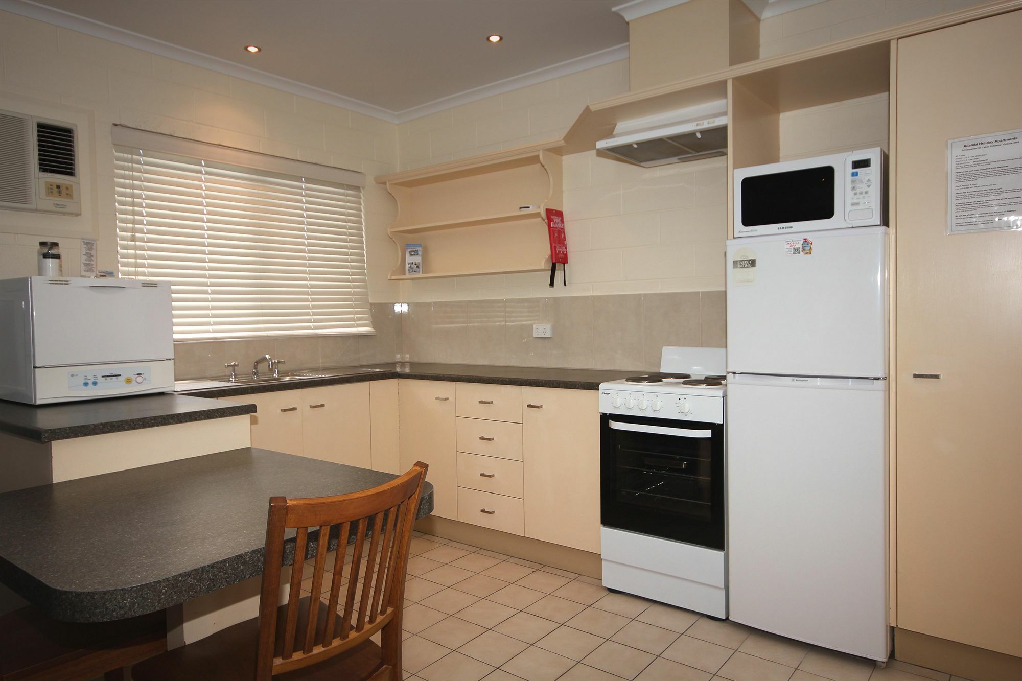 Allambi Holiday Apartments Lakes Entrance Exterior photo