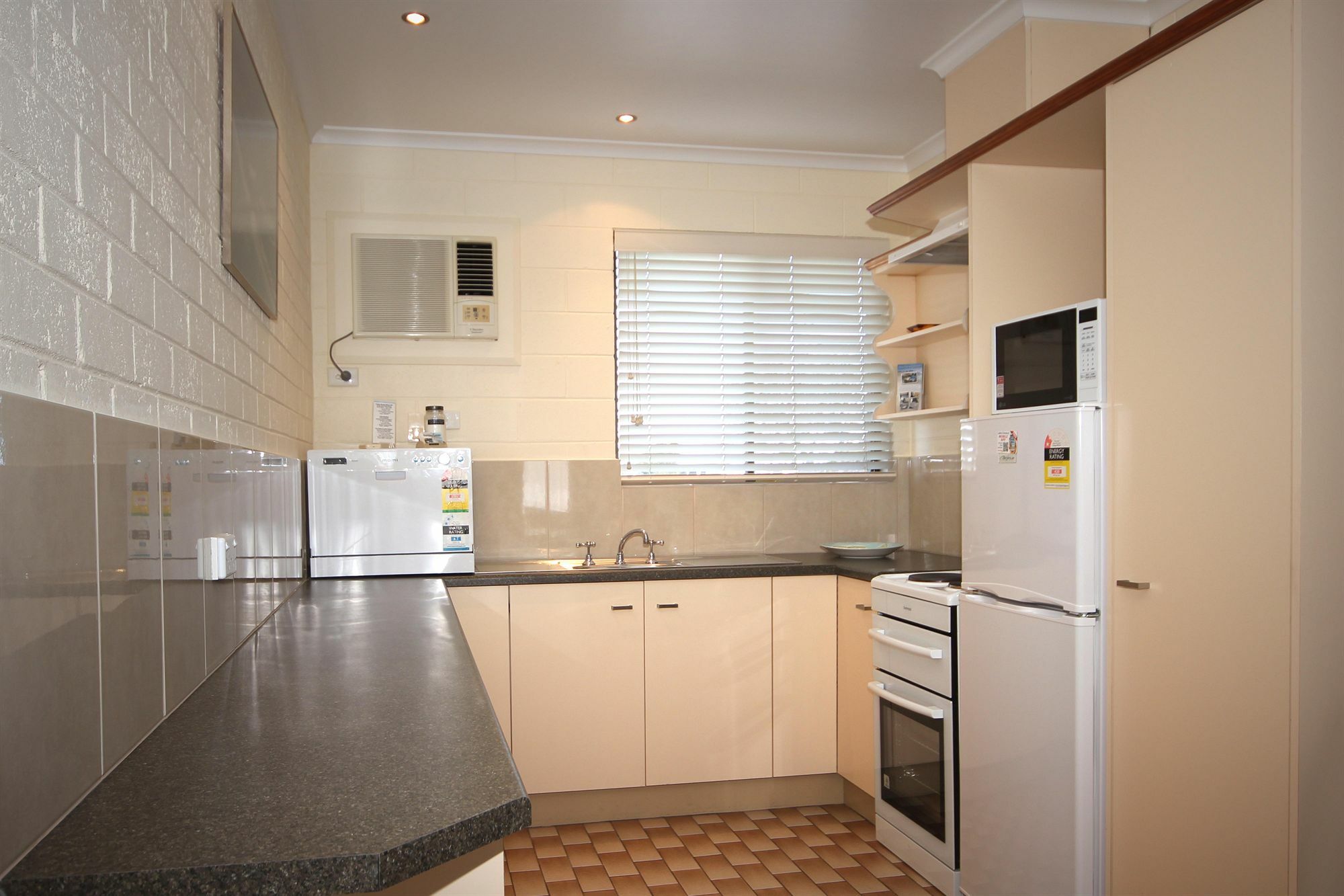 Allambi Holiday Apartments Lakes Entrance Exterior photo